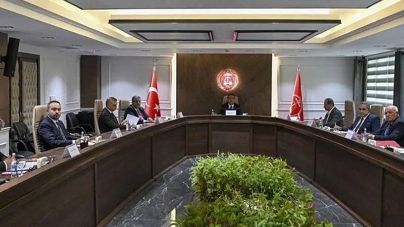 65-milyon-memur-ve-memur-emeklisinin-gozu-buradan-cikacak-kararda-hakem-kurulunun-3uncu-toplantisi-bugun-bSV8ByVS.jpg