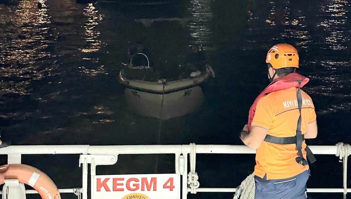 istanbul bogazinda tekne arizasi eZG2AsFF
