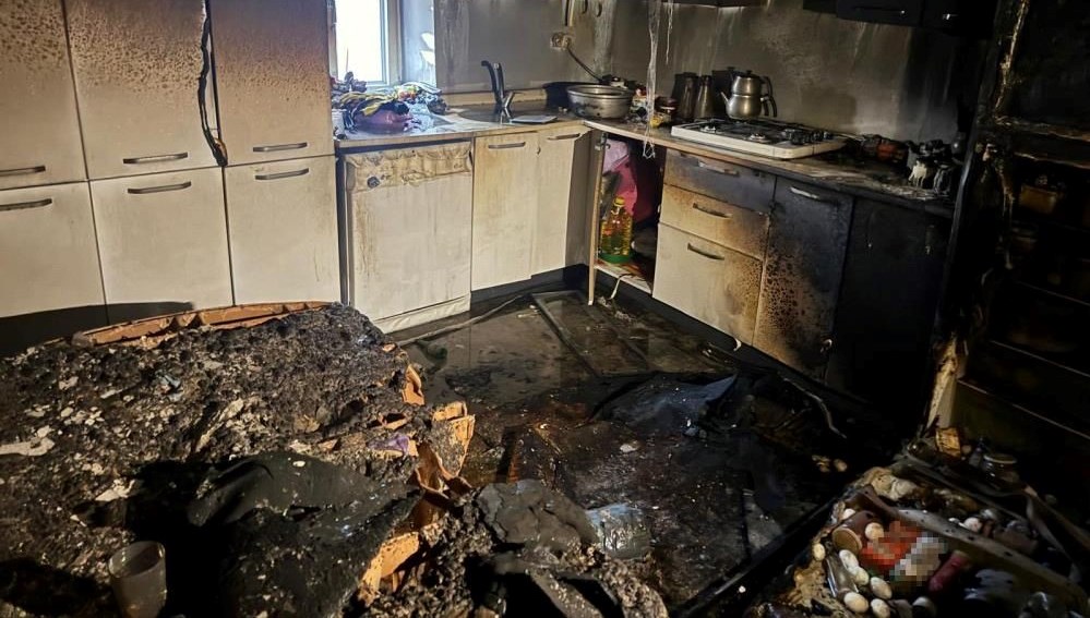 boluda mutfakta baslayan yangin evi yakti xctyKjct