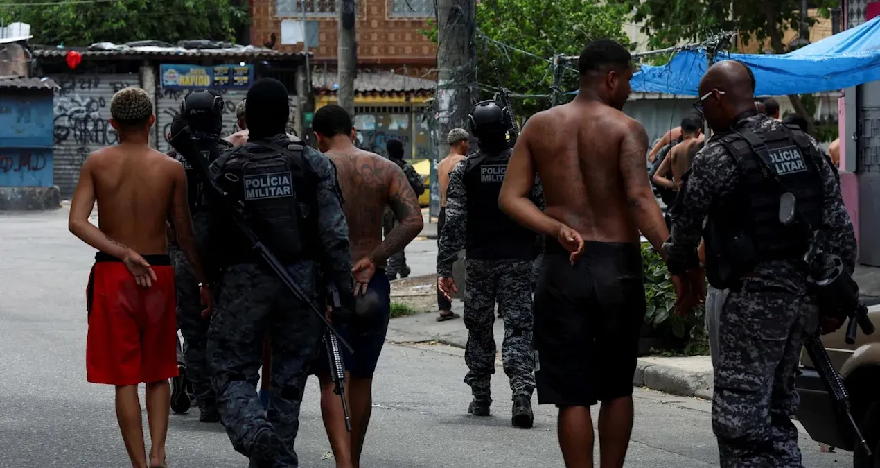 brezilyada favela operasyonu 4u polis 60 kisi oldu te3JAM9E.jpg
