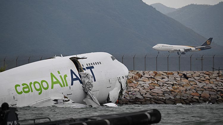 kargo ucagi denize suruklendi 2 can kaybi RTbOSw1K.jpg