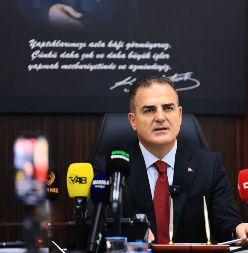 Muğla Valisi Dr. İdris Akbıyık'a ödül töreni