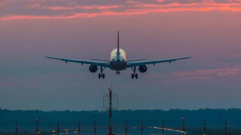 abdde bir yolcu ucagina bomba ihbari yapildi ucuslar durduruldu yGN3lhRn.jpg