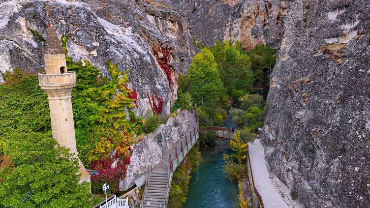 tohma kanyonu sonbaharda renk cumbusune burundu 57NFuxs7.jpg