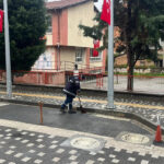 23 Nisan’da Bir Temizlik İşçisinden Vatanseverlik Dersi