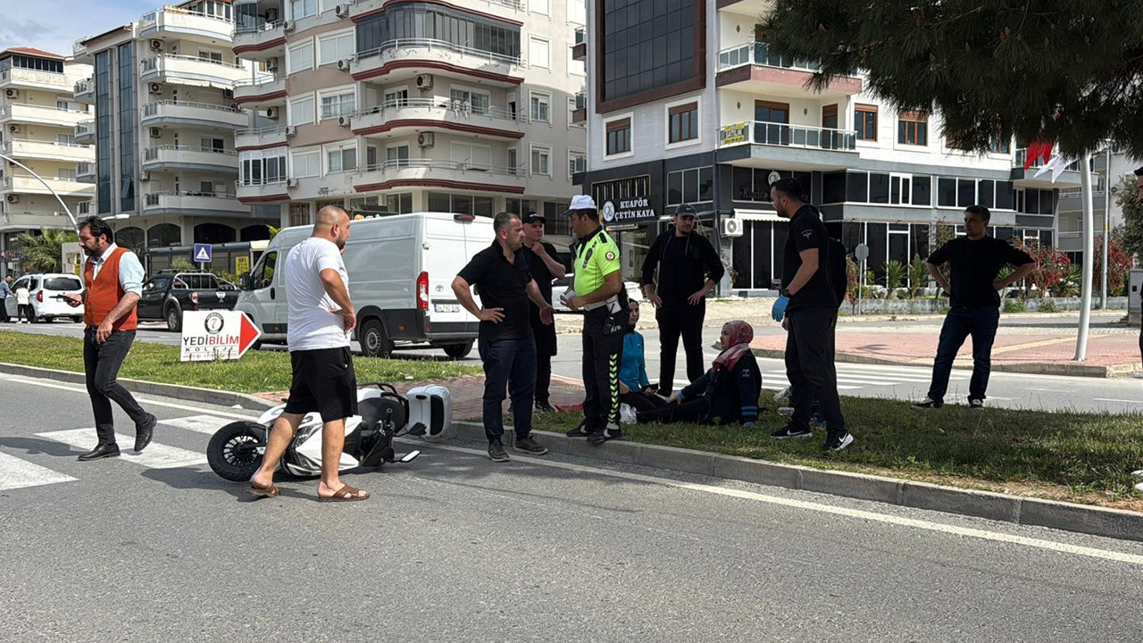 Antalya’da Motosiklet Kazası: Üç Kişi Yaralandı