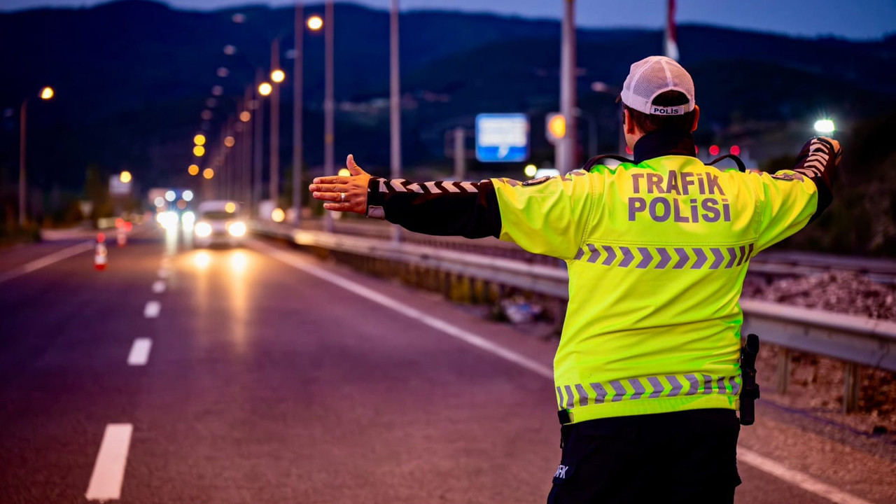 Bilecik’te Huzur Denetimlerinde 8 Şahıs Gözaltına Alındı, 1 Araç Traffikten Men Edildi