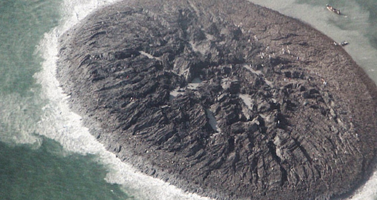 Denizin Ortasında Beliren Gizemli Ada: 6 Yıl Sonra Tamamen Sulara Gömüldü