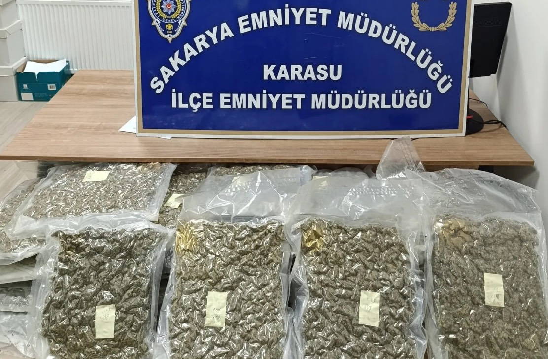 Sakarya’da Uyuşturucu İçeren Çanta Sahilde Bulundu