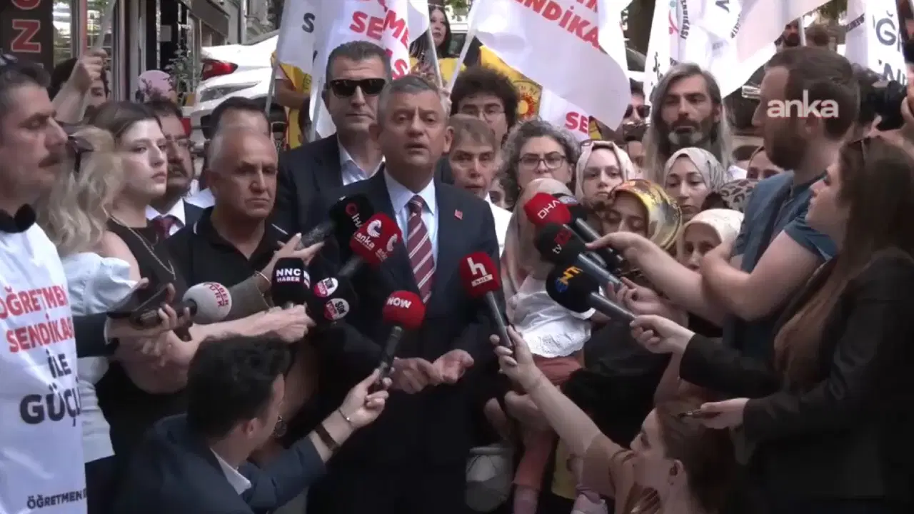 Özgür Özel, Açlık Grevi Yapan Eğitmenlere Destek Verdi